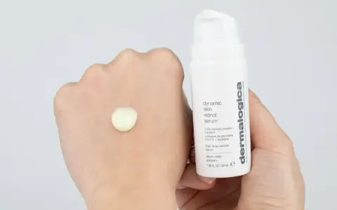 Serum po 40: Ekspert radzi, jak wybrać dla jędrnej i promiennej skóry.