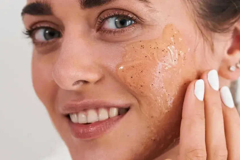 Zdjęcie Peeling enzymatyczny: Sekret gładkiej cery bez podrażnień?